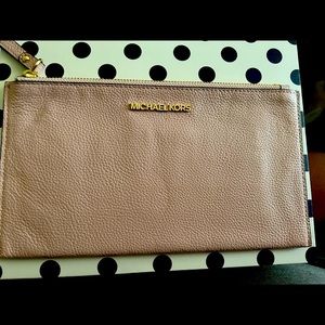 Wristlet! Michael Kors